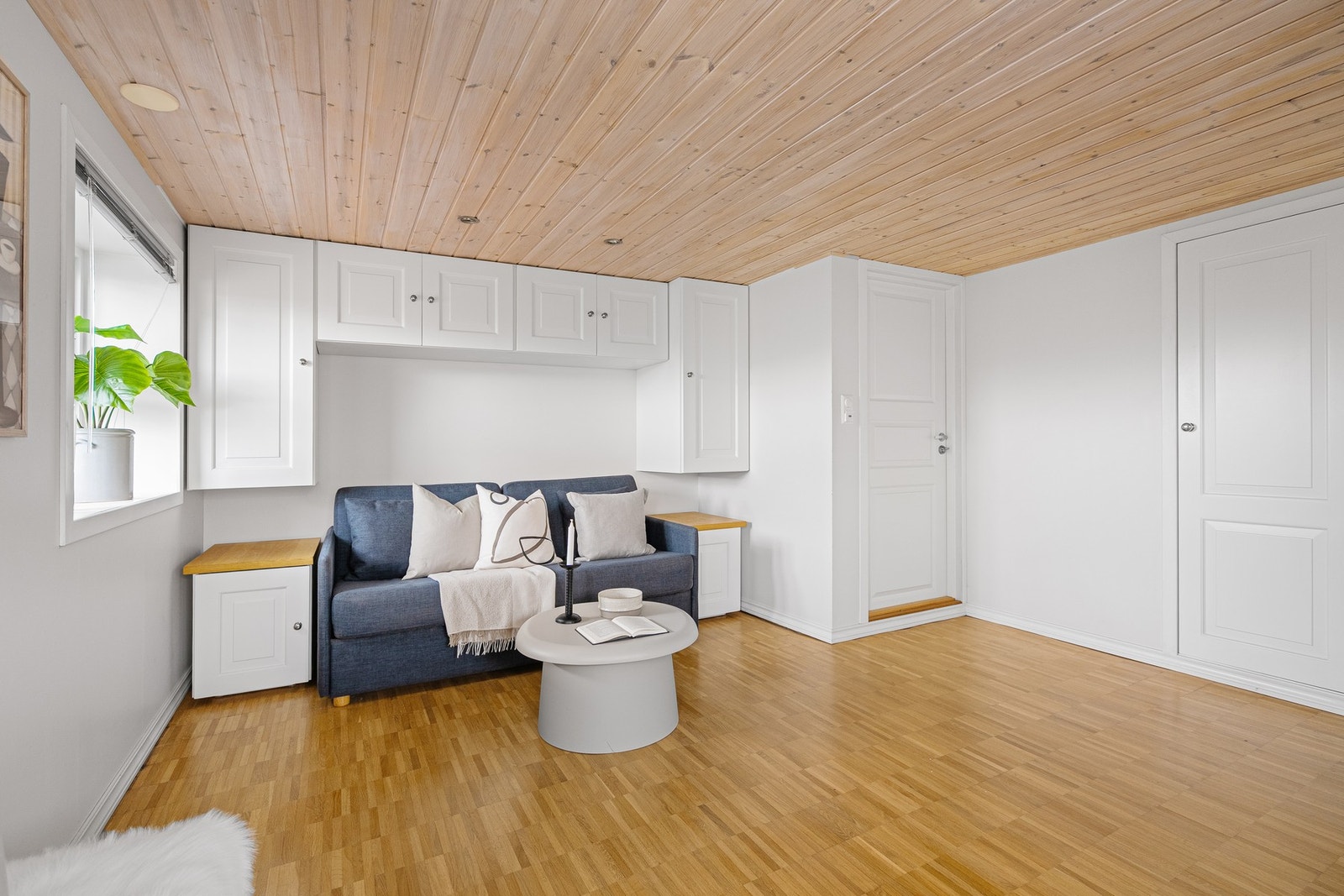 U. etg - Stue med kjøkken (Rommet er ikke byggegodkjent) Galleribilde