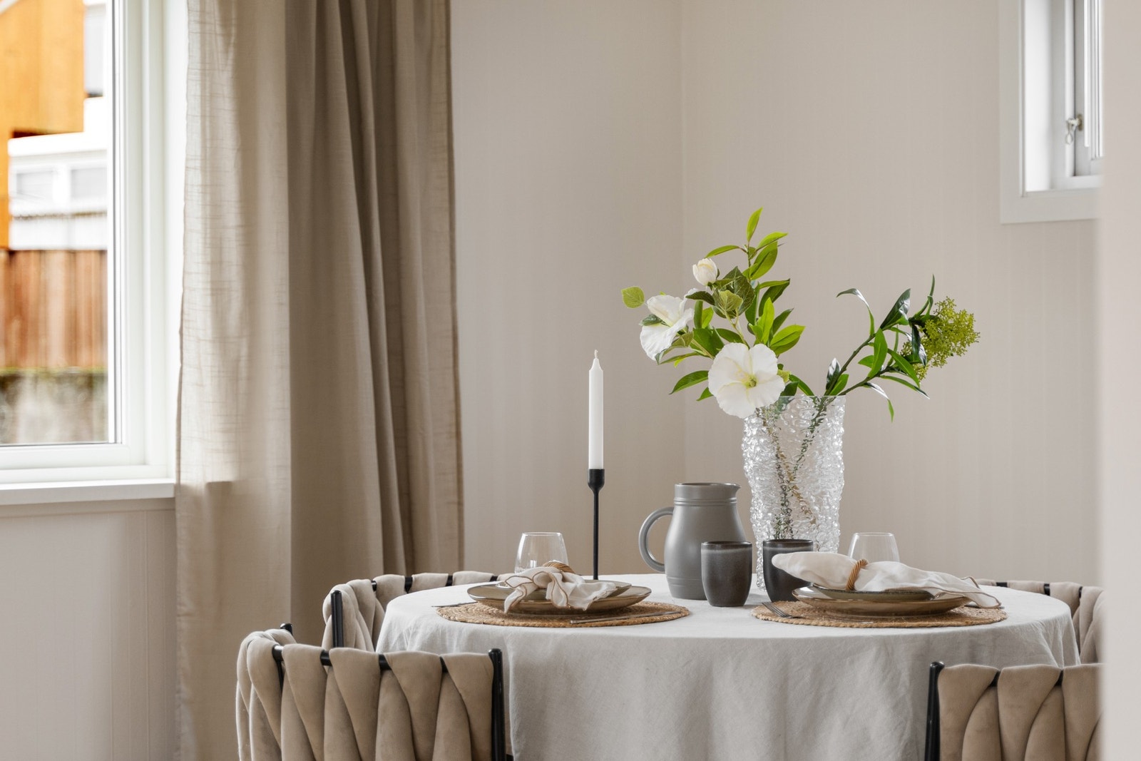 1.etg - Stue med god plass til sofagruppe og spisebord Galleribilde