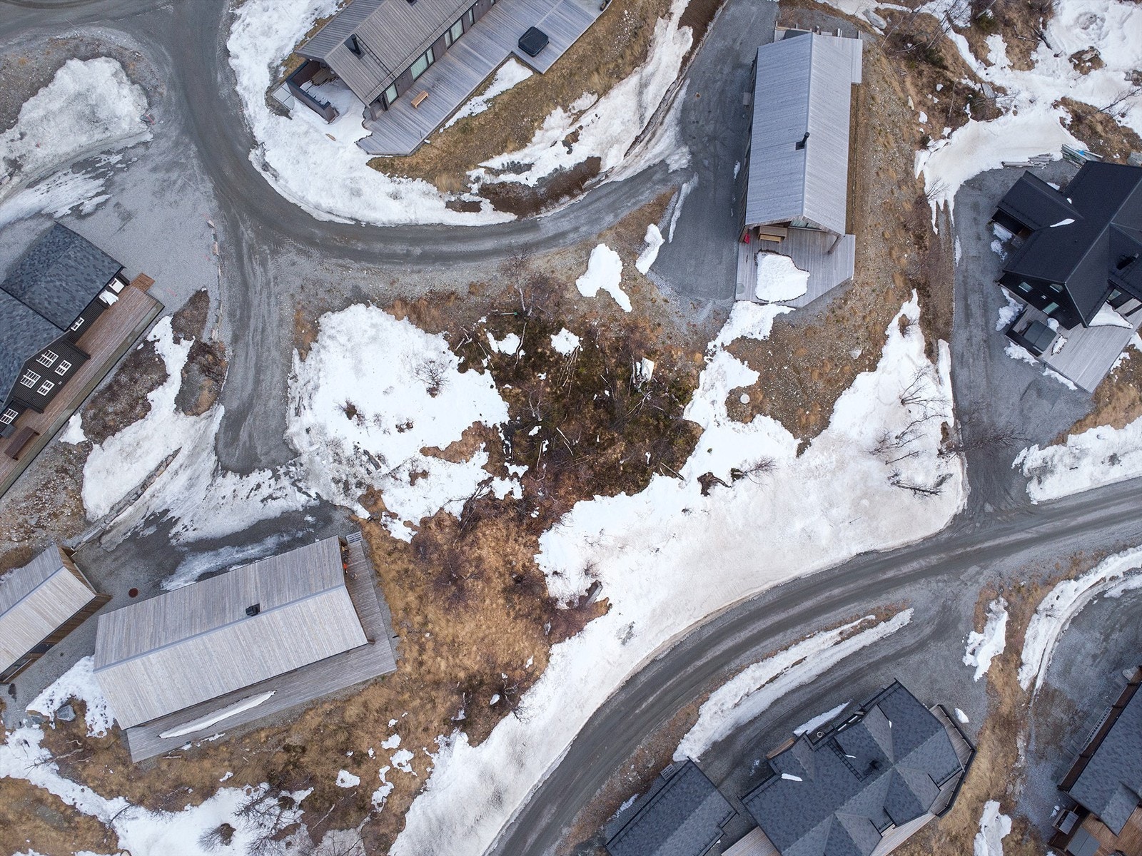 Dronebilde av tomten sett fra fugleperspektiv Galleribilde