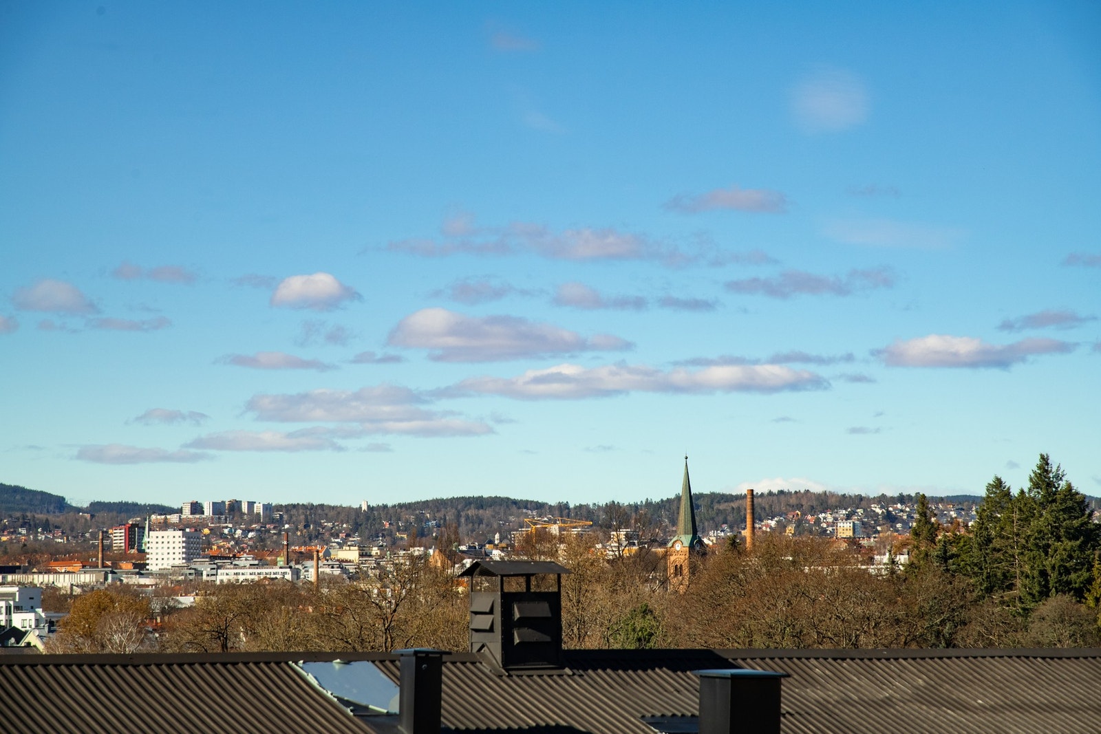 Ikke bare byr takterrassen på gode solforhold, men også rå utsikt over Oslo. Galleribilde