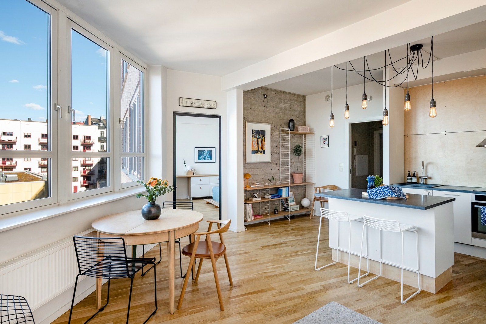 Boligen holder en høy standard og fremstår lys og luftig. Galleribilde