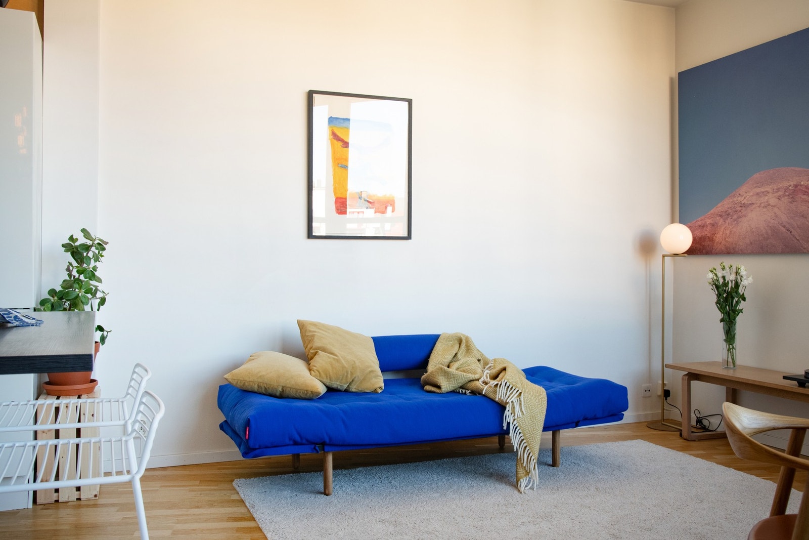 Sofasonen har en naturlig plassering i rommet, med gode møbleringsmuligheter for både stuebord og TV-løsning. Galleribilde