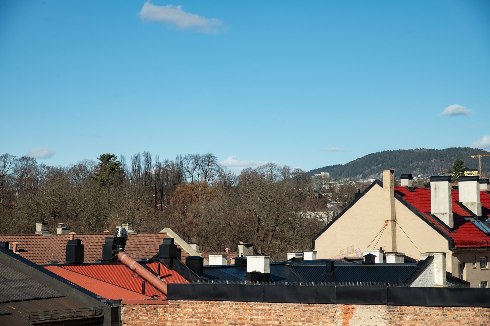 Leiligheten ligger høyt og fritt til med flott utsikt utover. Galleribilde