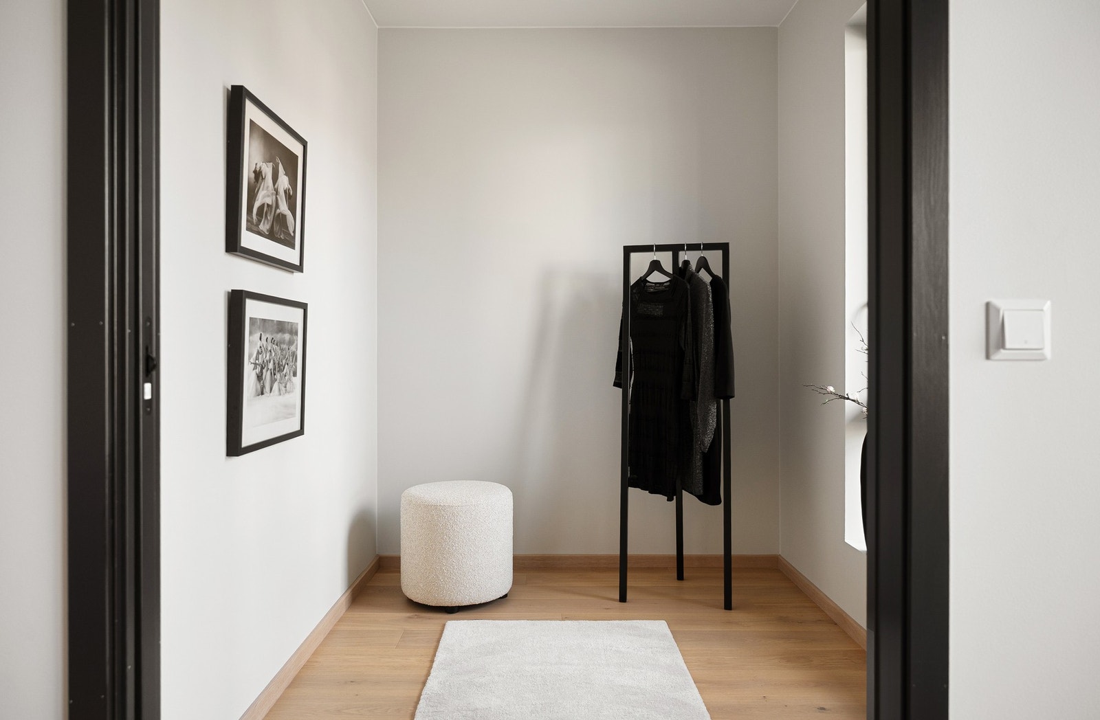 Kontor/omkledningsrom eller barnerom fra soverom. Galleribilde