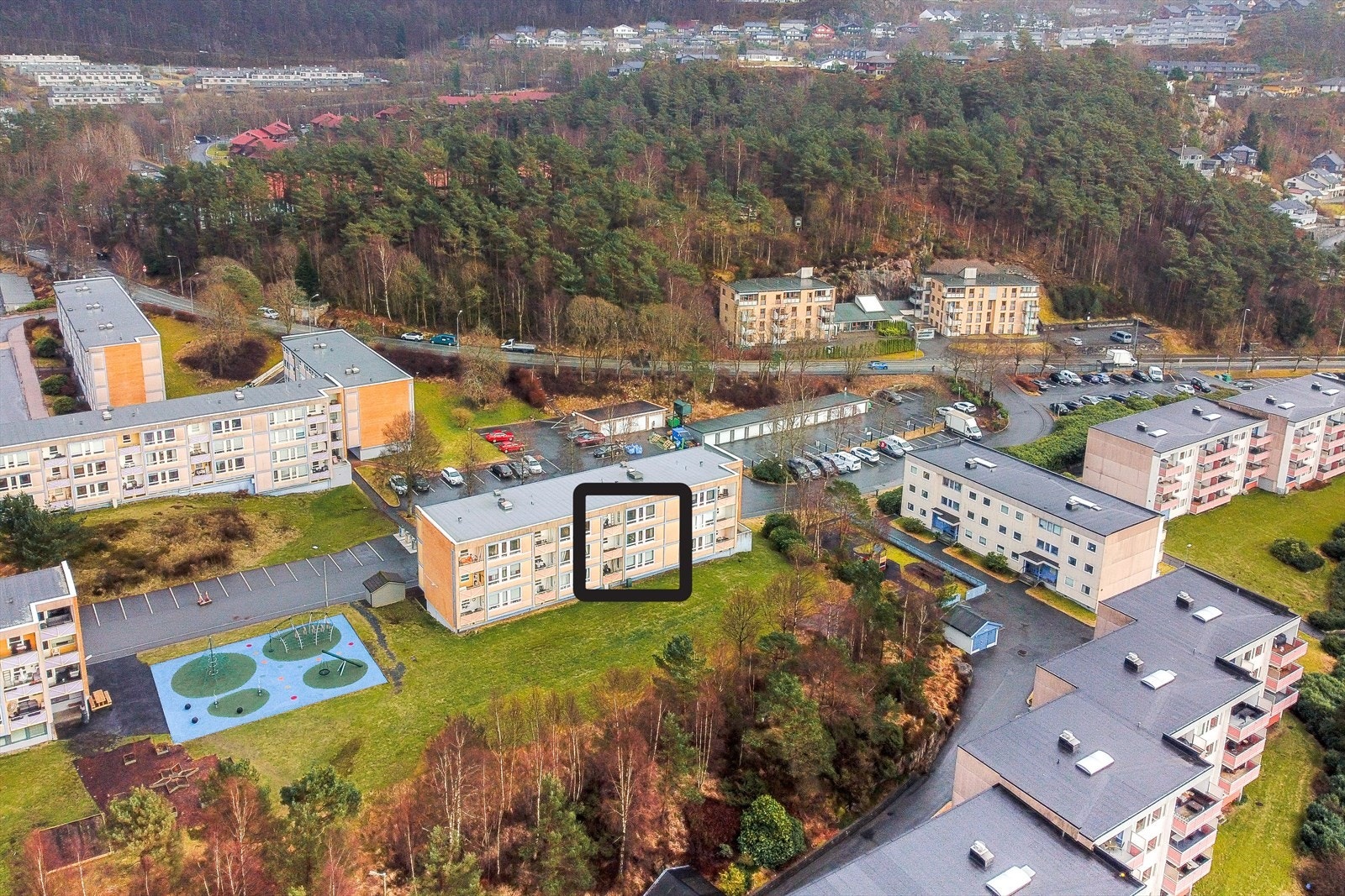 Fin beliggenhet i borettslaget, like ved parkeringsplass/gjesteparkering og el-billading, Galleribilde