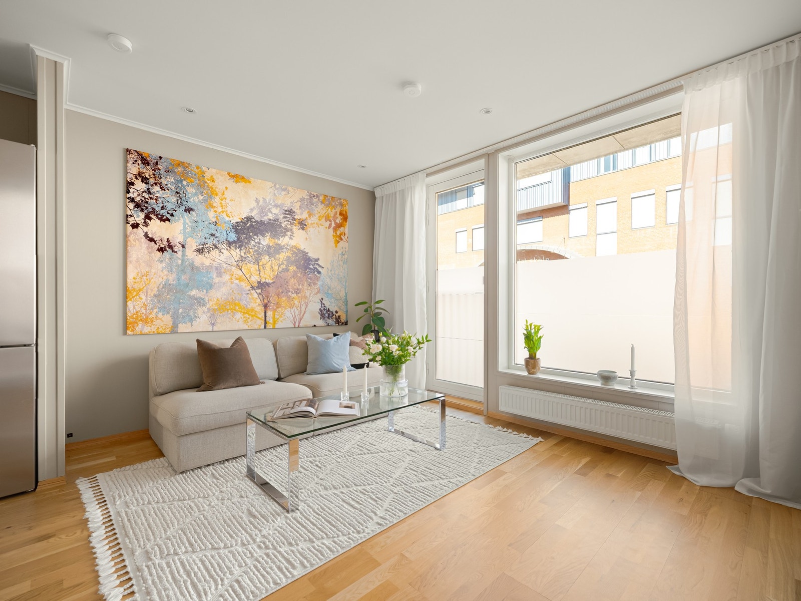 Leiligheten er tilknyttet felles varmtvann med vannbåren varme til radiatorer. A-konto oppvarming og varmtvann er inkludert i felleskostnadene. Galleribilde