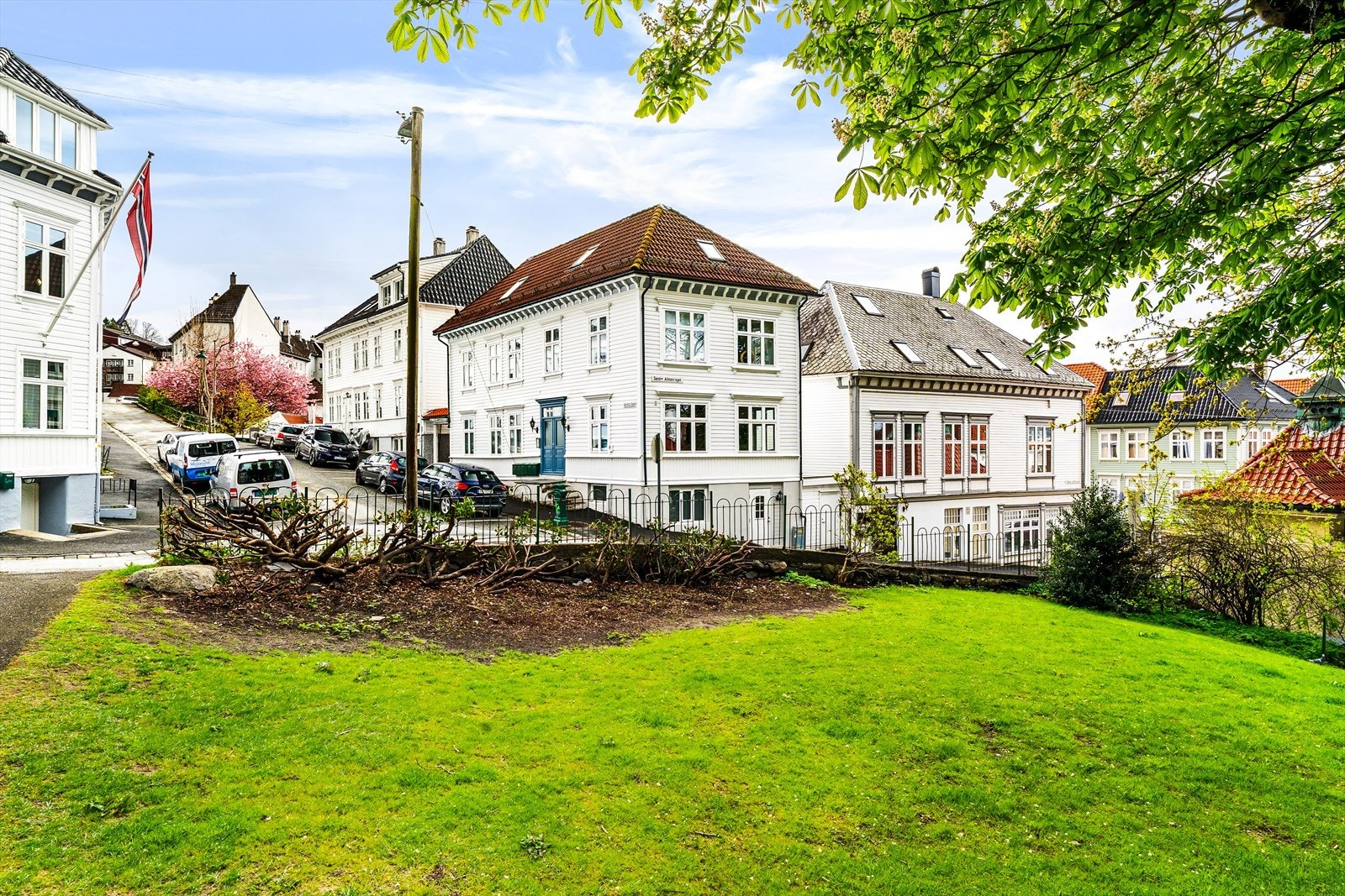 På varme sommerdager kan man benytte seg av de flotte parkene i området. Galleribilde