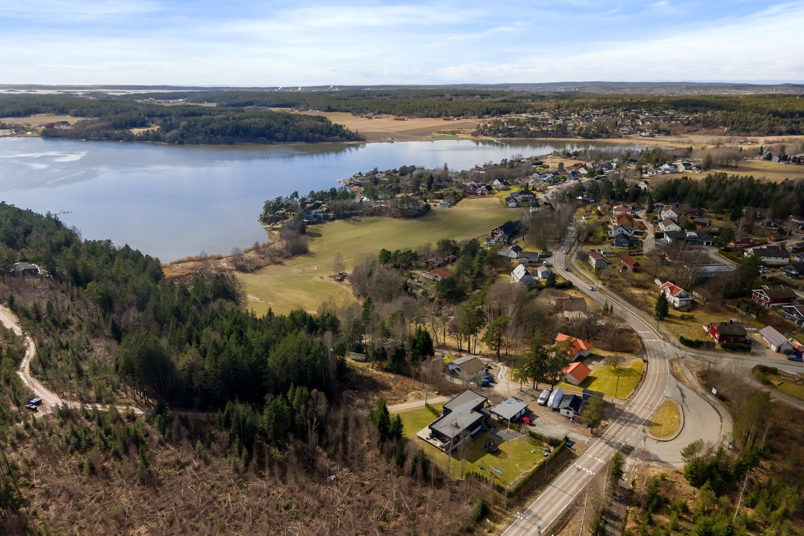 Sjarmerende og oppgraderte hytte beliggende i Skjeberg. Galleribilde