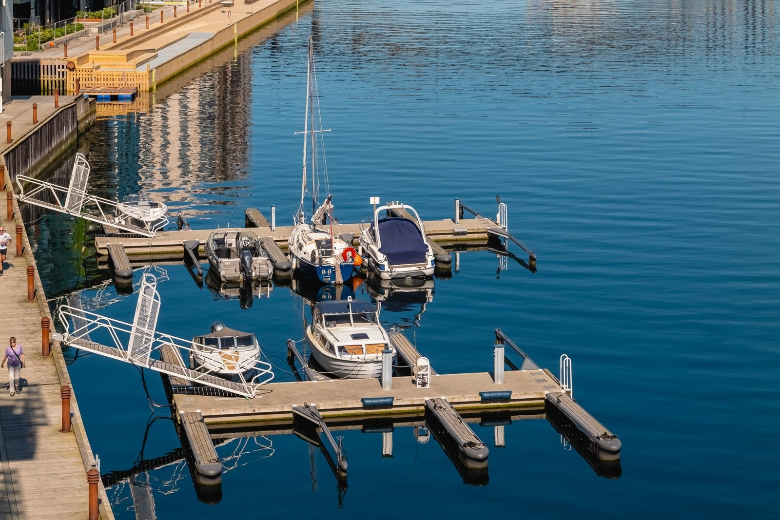 Her kan man kose seg i badstu hos Heit eller City sauna, fiske fra bryggen eller ta en rolig kajakktur. Galleribilde