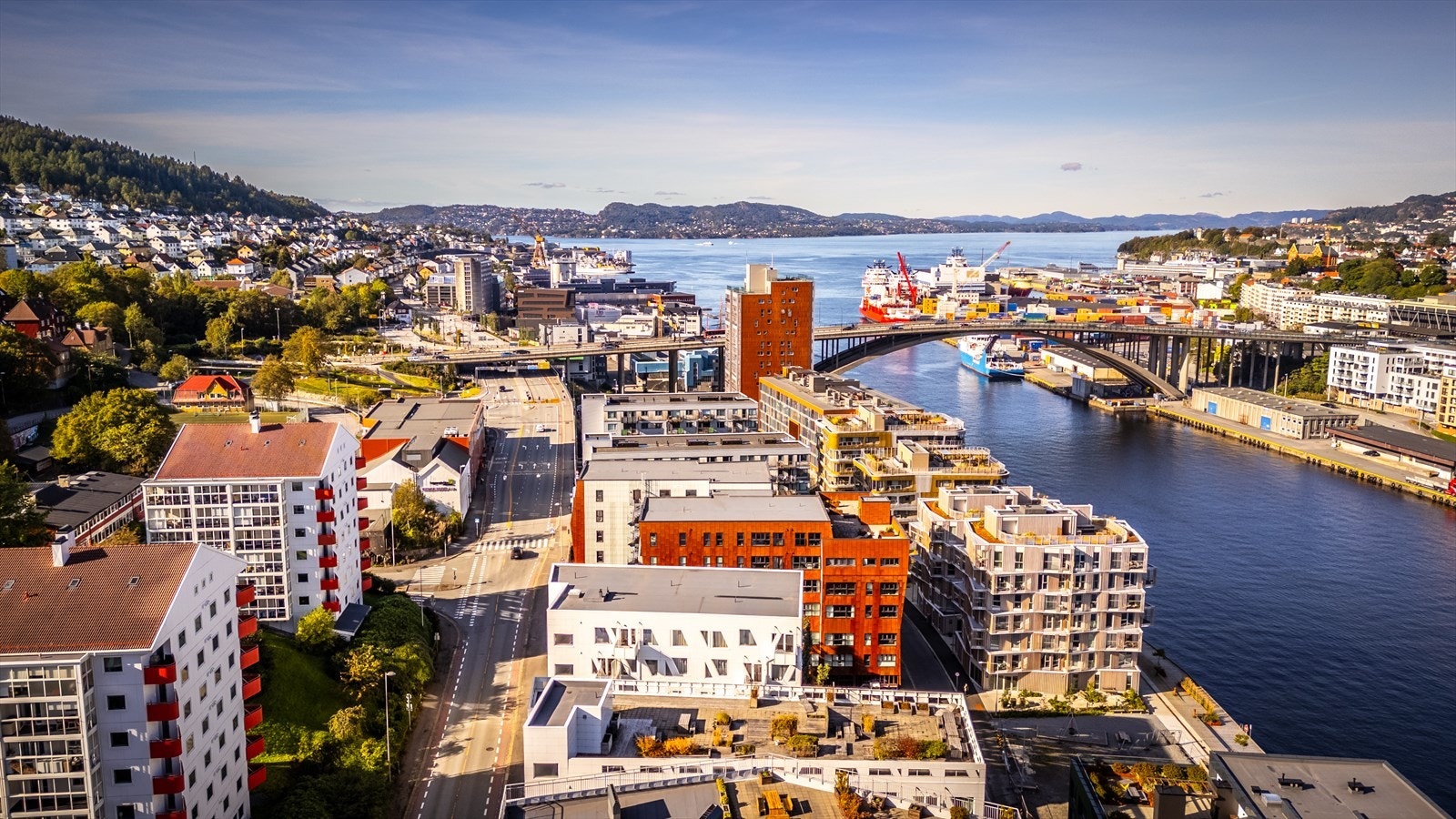 Svært sentral og attraktiv beliggenhet på Damsgård. Perfekt for alle livsfaser, enten du er student, yrkesaktiv eller ønsker å bo komfortabelt og praktisk. Galleribilde