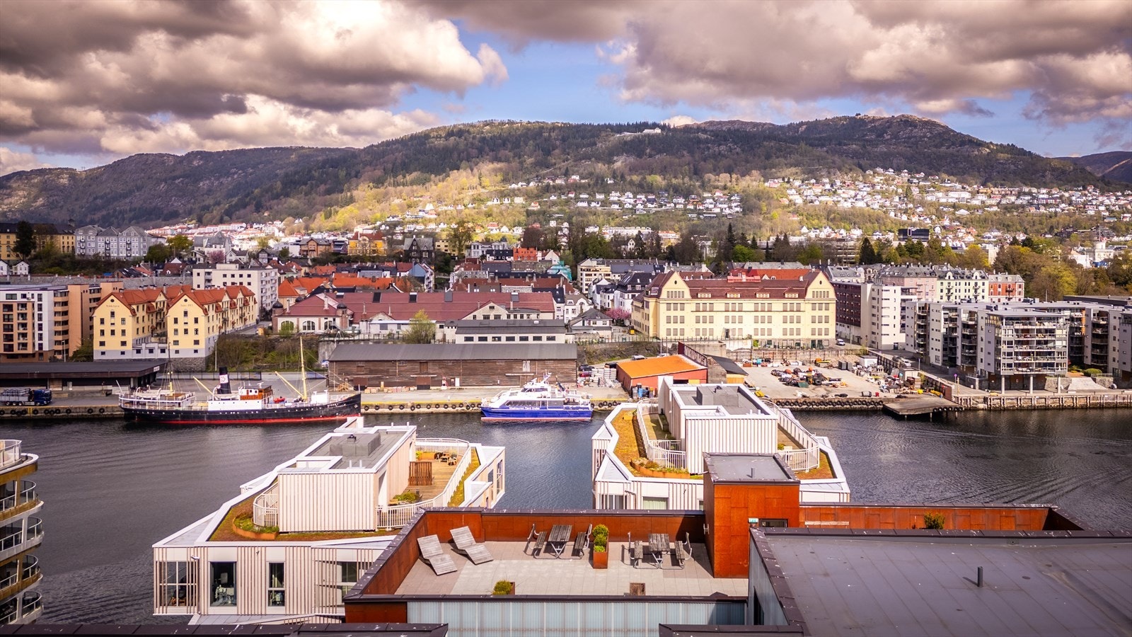 Som beboer er man en del av Sameiet Støperiet Damsgårdssundet som består av 110 seksjoner. Galleribilde