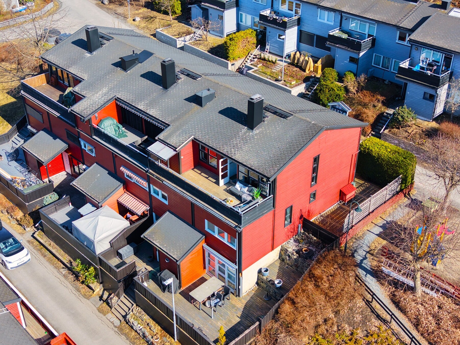 Boligen ligger vestvendt med flotte solforhold på flere uteplasser! Galleribilde