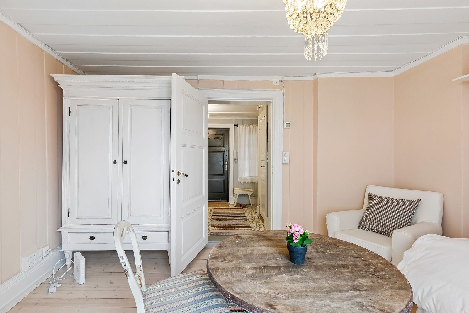 Stue/soverom. Galleribilde