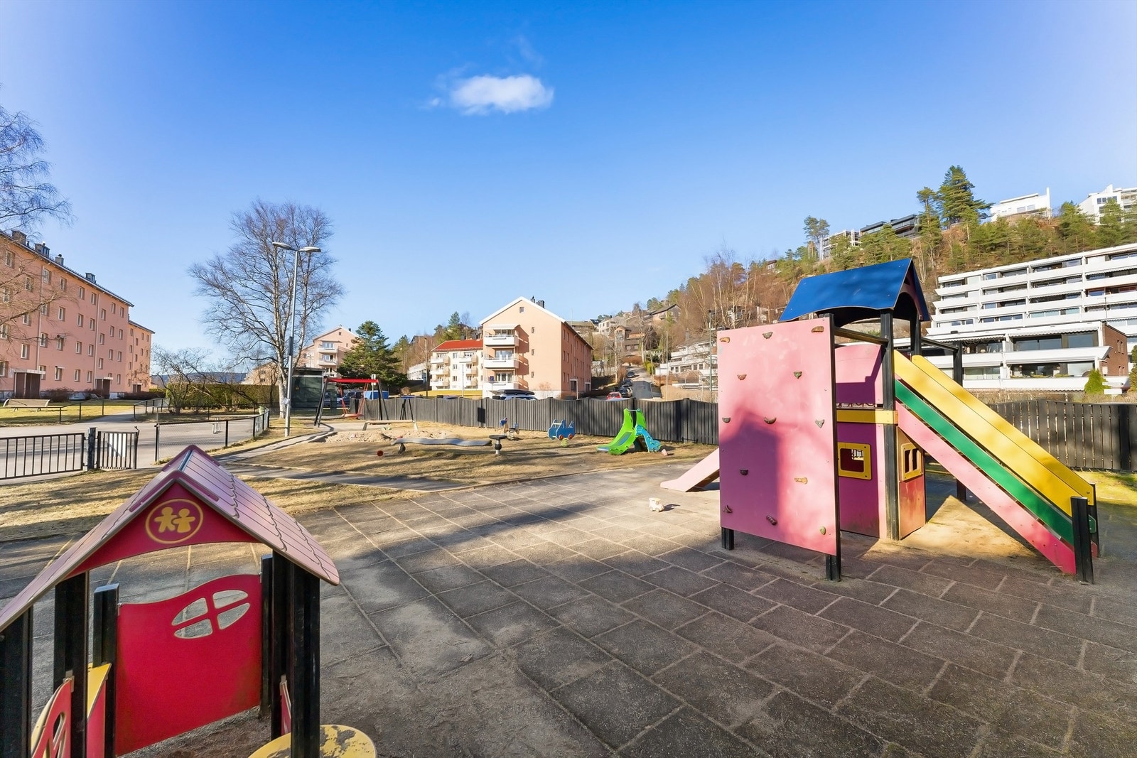 For barnefamilier er hverdagen enkel med kort gangavstand til Myrer Kanvas-barnehage og Kjelsås skole. Galleribilde