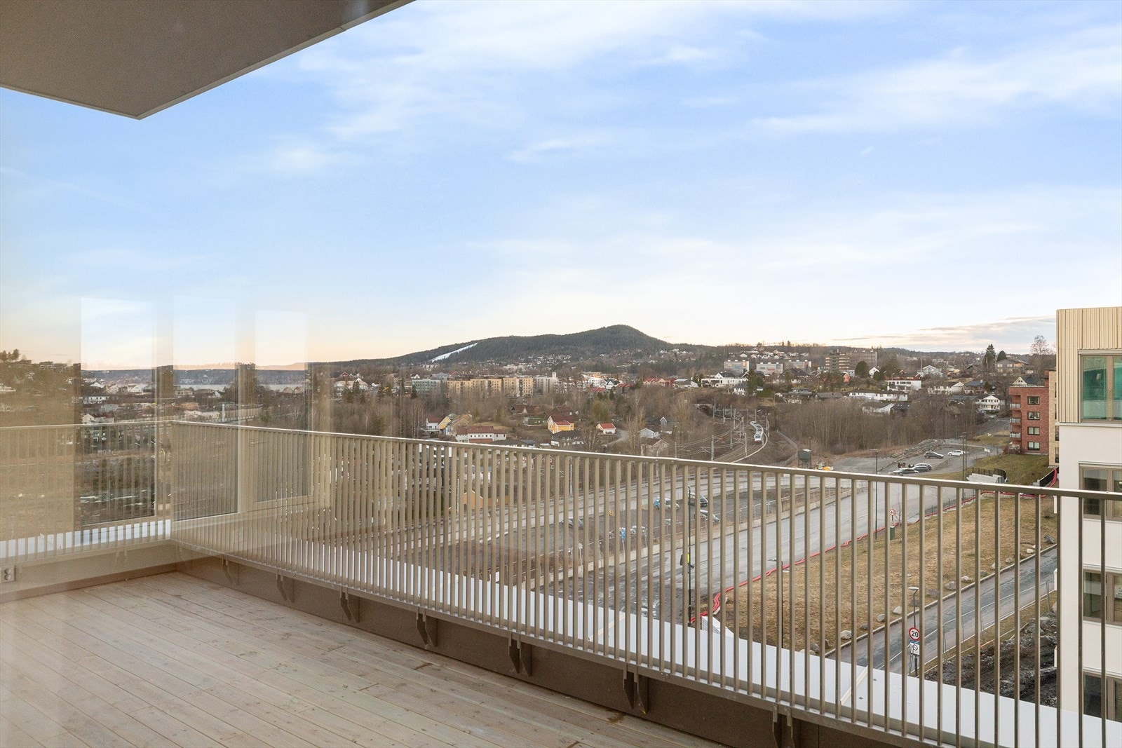 Privat takterrasse på ca. 22 kvm. Utsikt fra på toppen av bygget i 5. etasje. Galleribilde