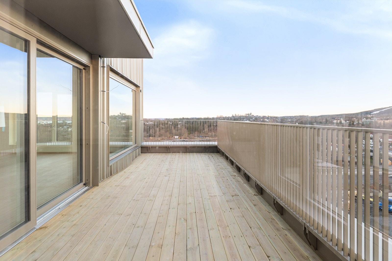 Privat takterrasse på ca. 22 kvm. Utsikt fra på toppen av bygget i 5. etasje. Galleribilde