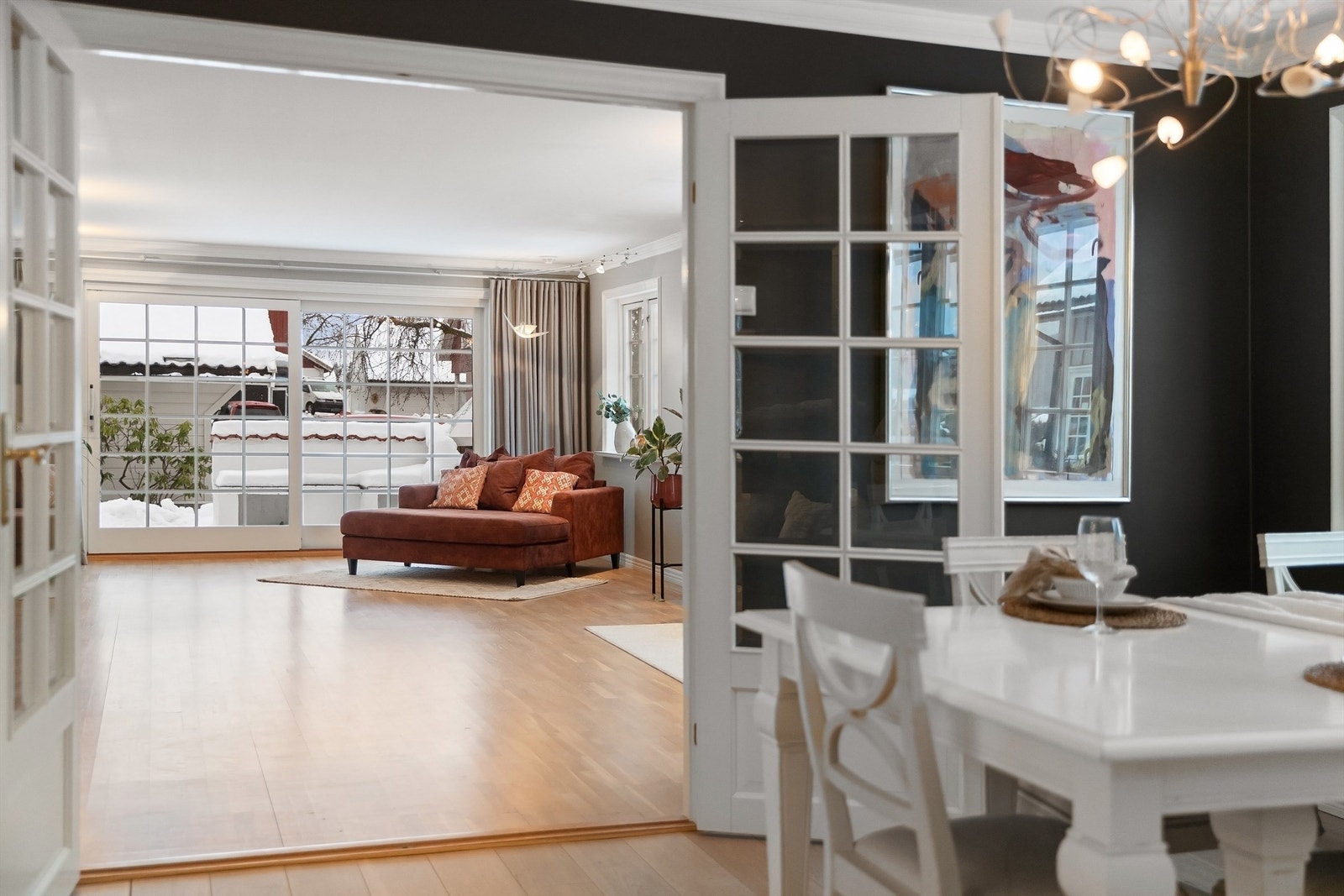 Boligen oppleves lys og luftig og har gode kvaliteter Galleribilde