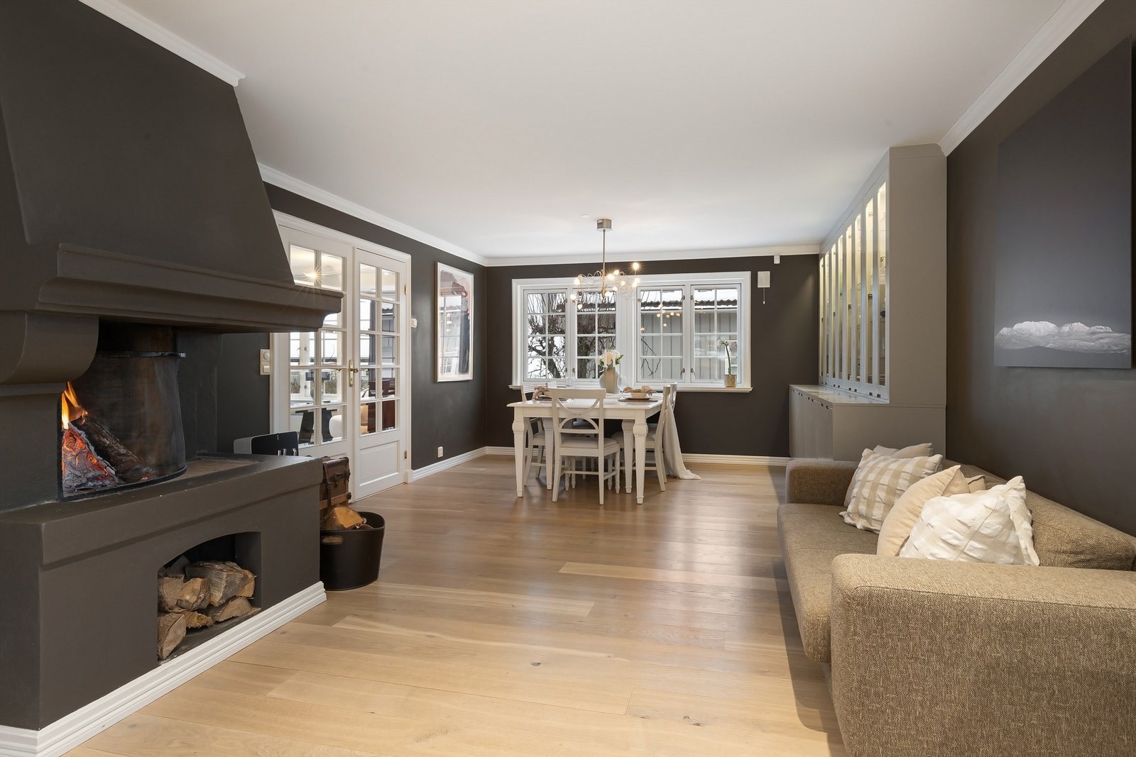 Peisen gir ekstra hygge til spiseplassen Galleribilde