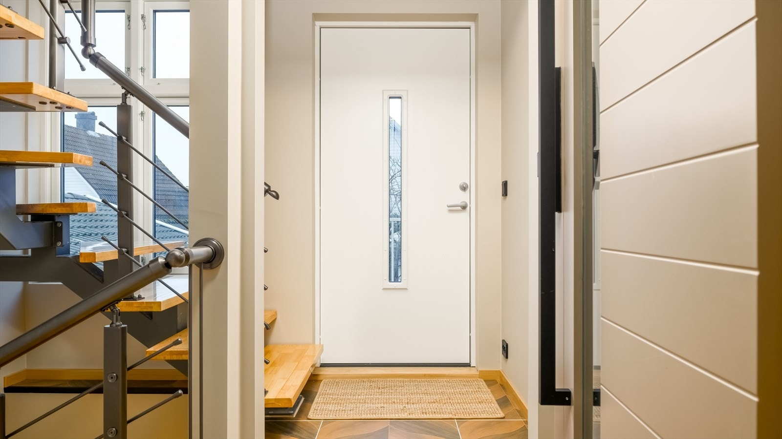 Felles entré, med tilkomst til boligens totalt fire etasje. Galleribilde