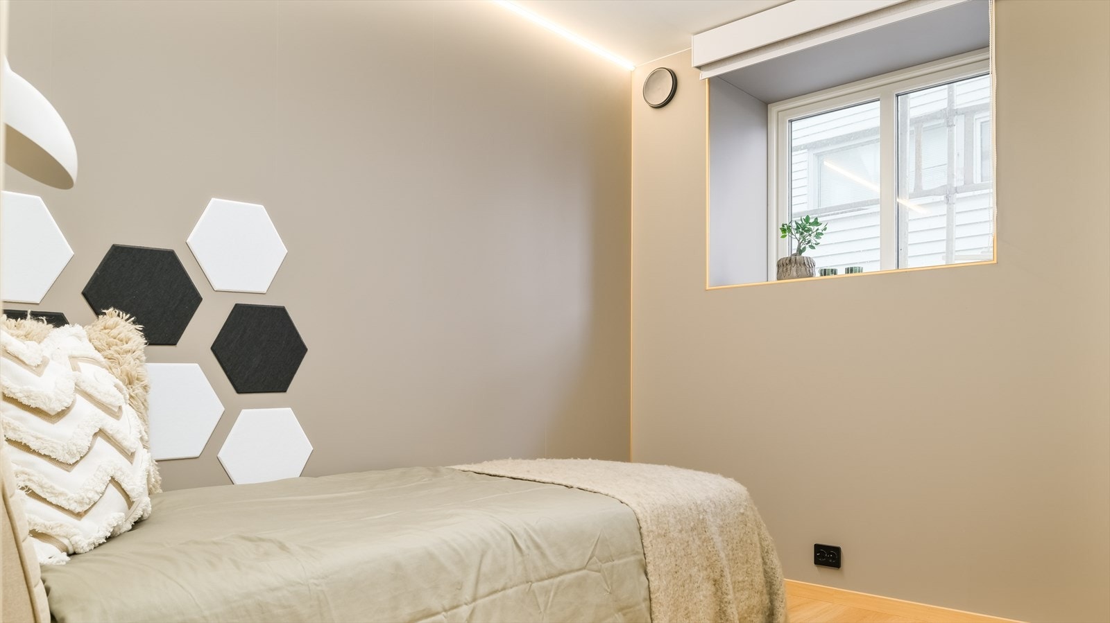 Soverom 2 i kjelleren er noe mindre, men passer godt som barnerom, gjesterom, kontor eller lignende. Galleribilde