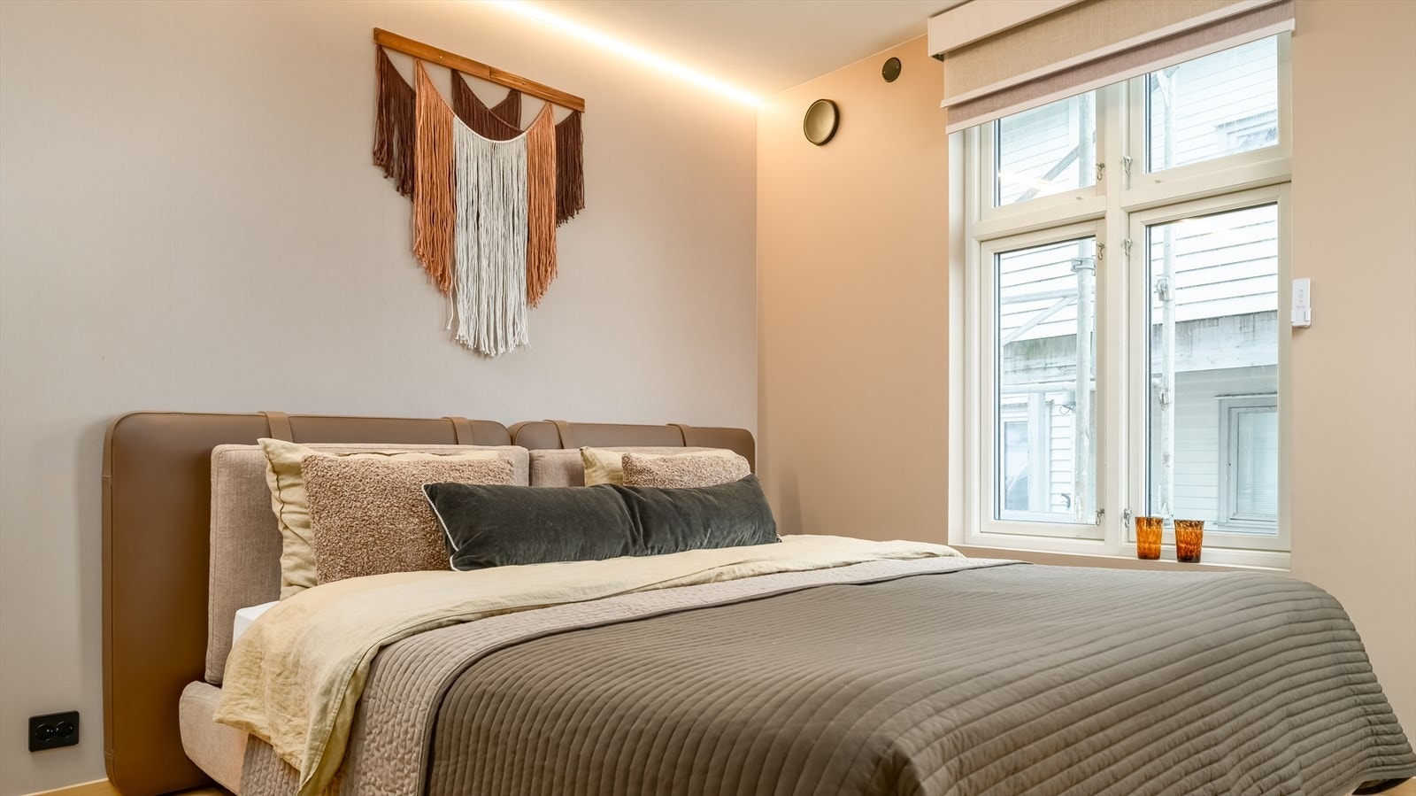 Her har man god plass til å møblere med dobbeltseng. Galleribilde