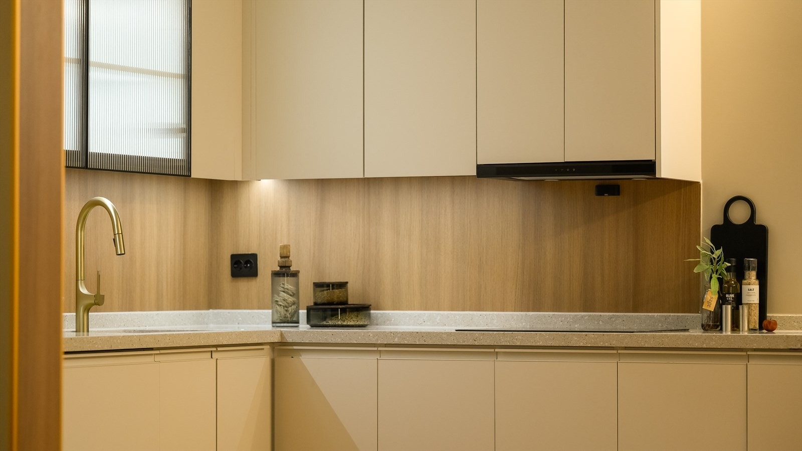 Også her har man eksklusive detaljer som benkeplate i kompositt. Galleribilde