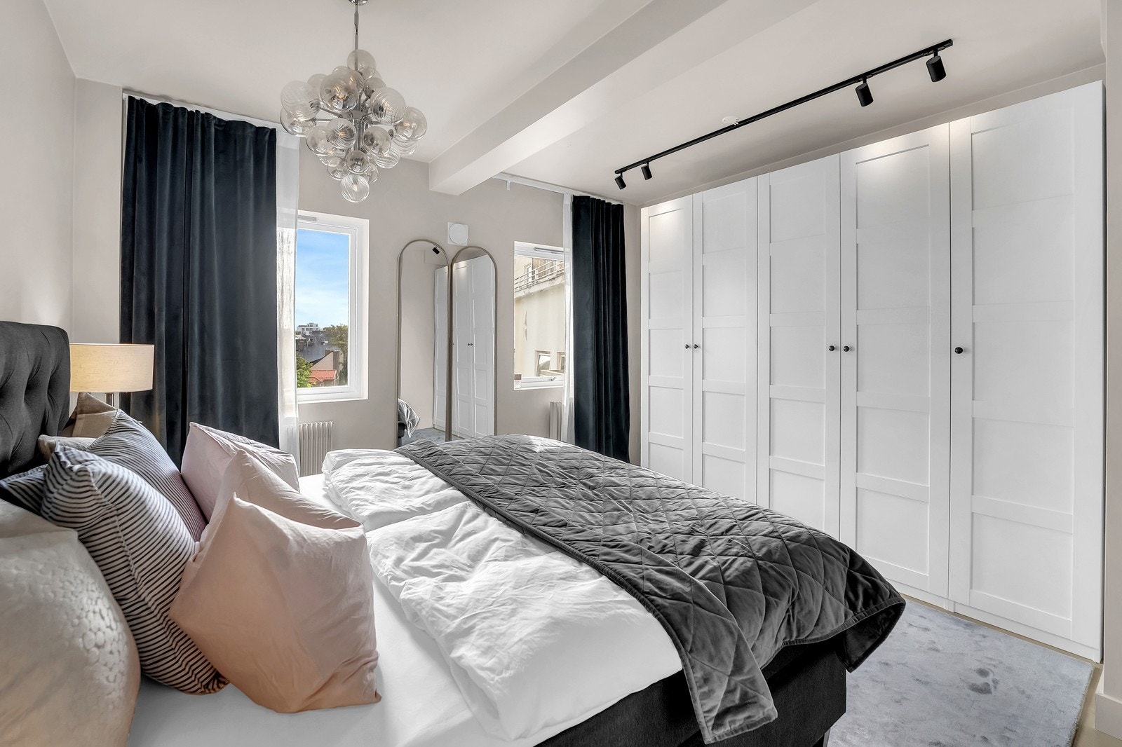 Her er det stor garderobe. Galleribilde