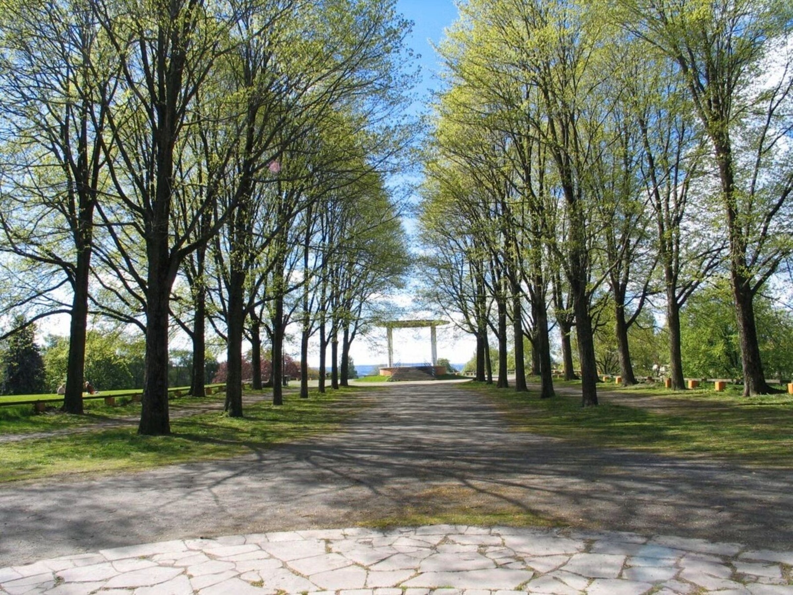 Torshovparken, Torshovdalen og turstiene langs Akerselva ligger kun få minutters gange fra boligen, og benyttes hyppig til alt fra piknik og soling til turgåing og vinteraktiviteter. Galleribilde