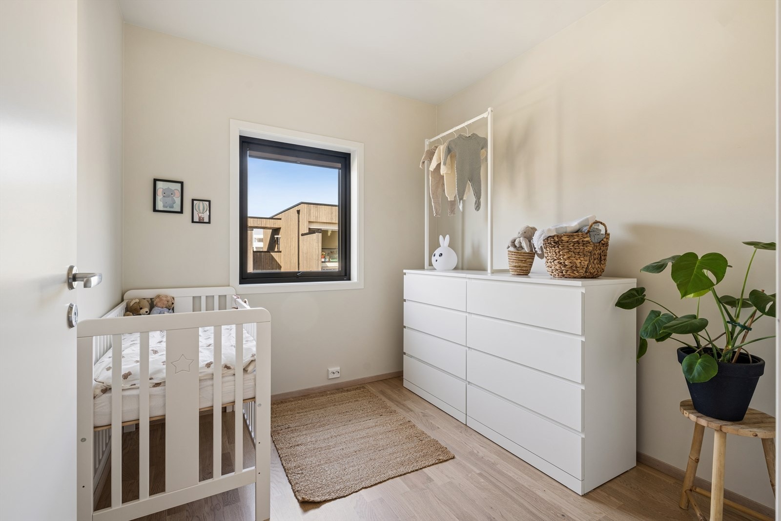 Det andre soverommet egner seg godt som barnerom, gjesterom eller kontor. Galleribilde