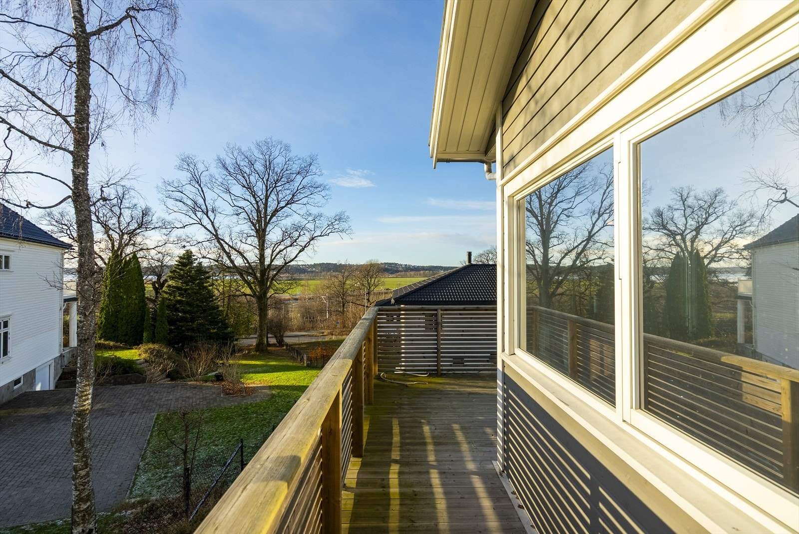 Koselig balkong med fin utsikt og gode solforhold - perfekt for morgenkaffen. Galleribilde