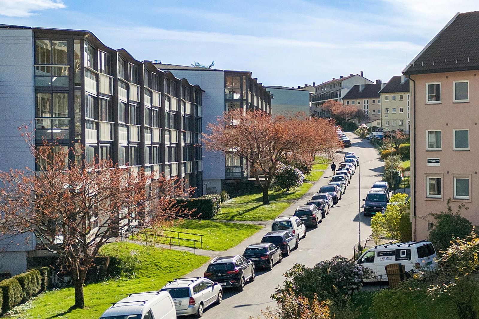 - Det er gratis gateparkering i området og mulighet for fast plass, samt 3 minutter til nærmeste busstopp - Galleribilde