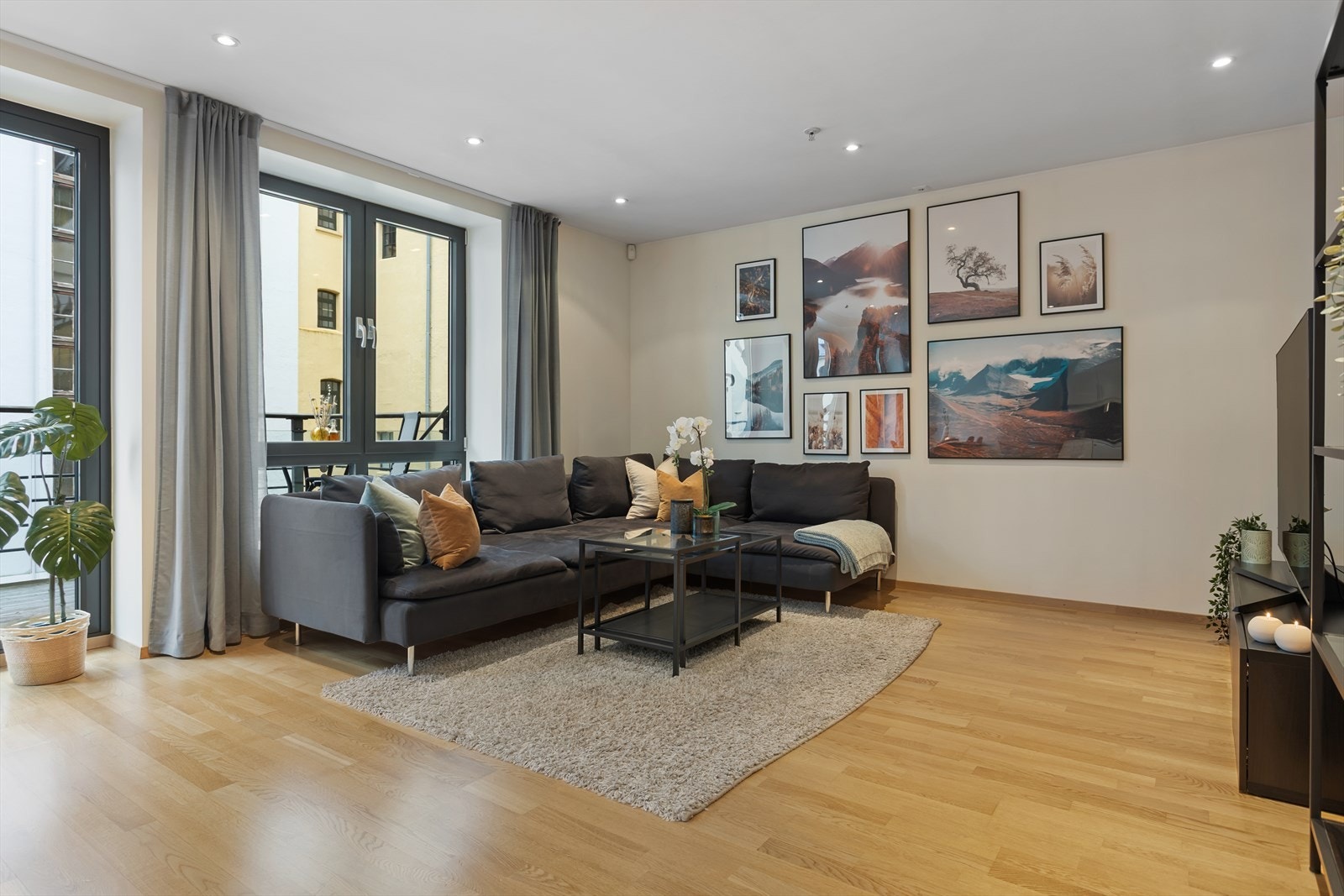 Fra stuen er det utgang til en flott balkong. Galleribilde