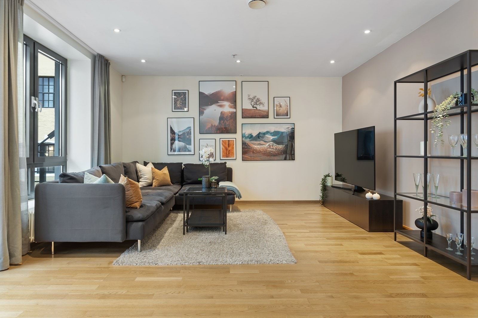 Radiator i stue sørger for god og lun varme. Leiligheten har ellers balansert ventilasjon og sprinkleranlegg. Galleribilde