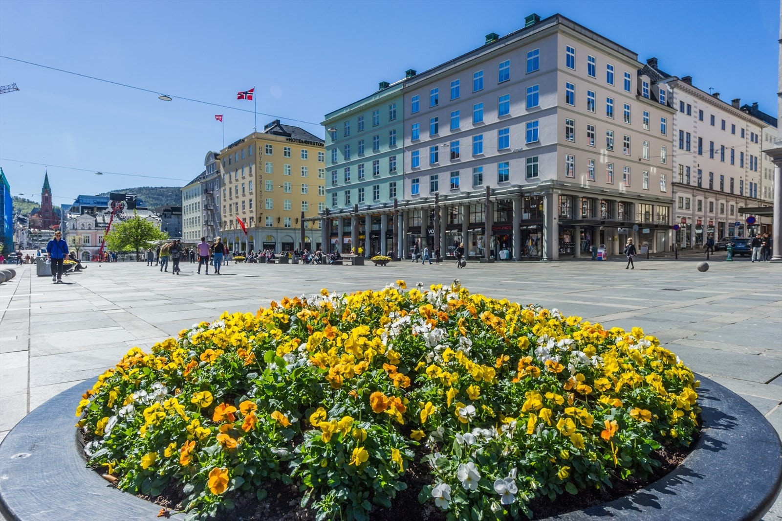 Sentrumsnær beliggenhet med gangavstand til Torgallmenningen og alle byens fasiliteter. Galleribilde