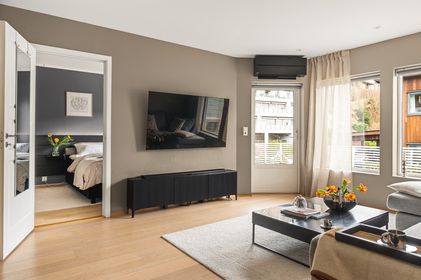 Fra stuen er det inngang til hovedsoverommet. Galleribilde