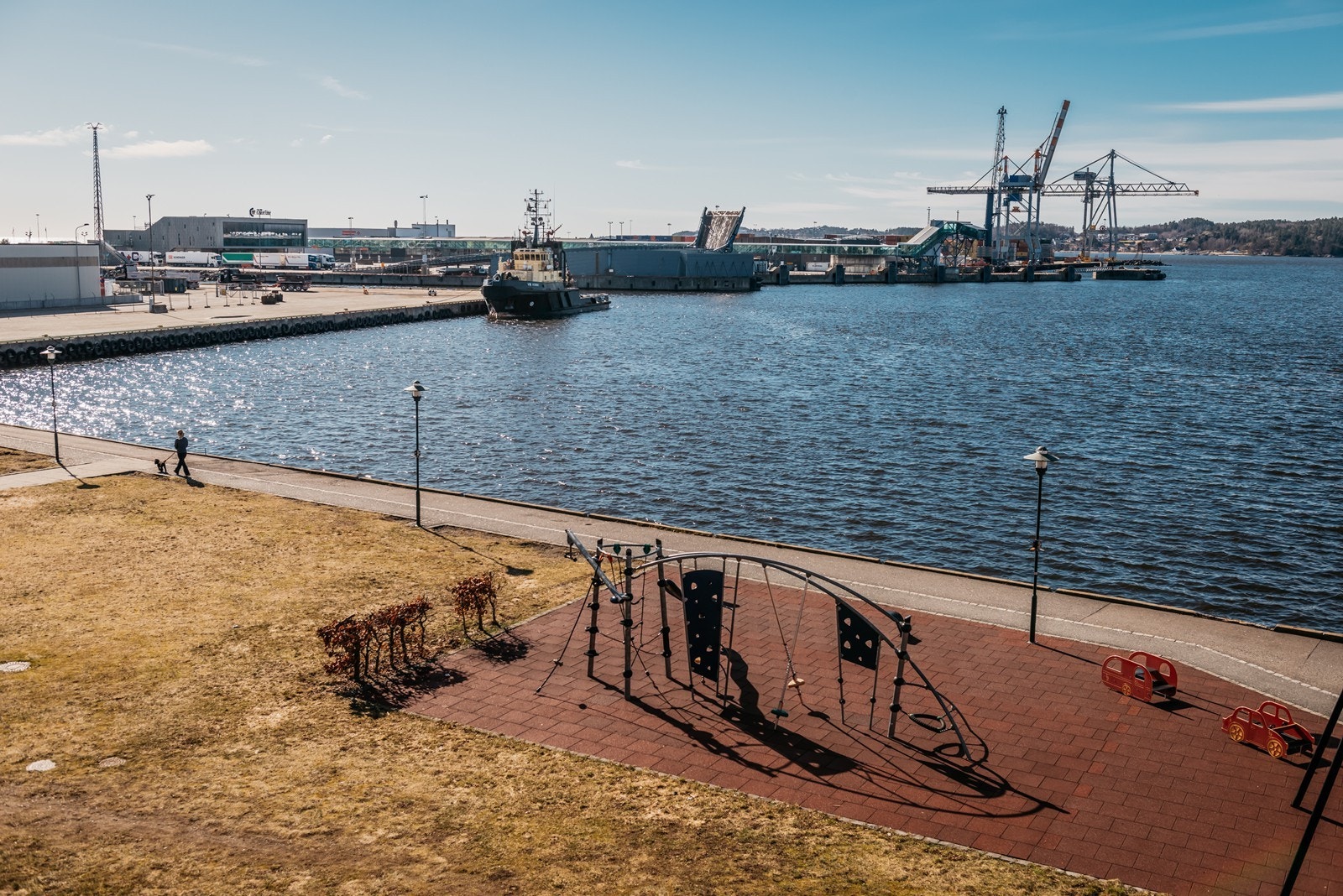 Lekeplass like ved leilighetsbygget Galleribilde