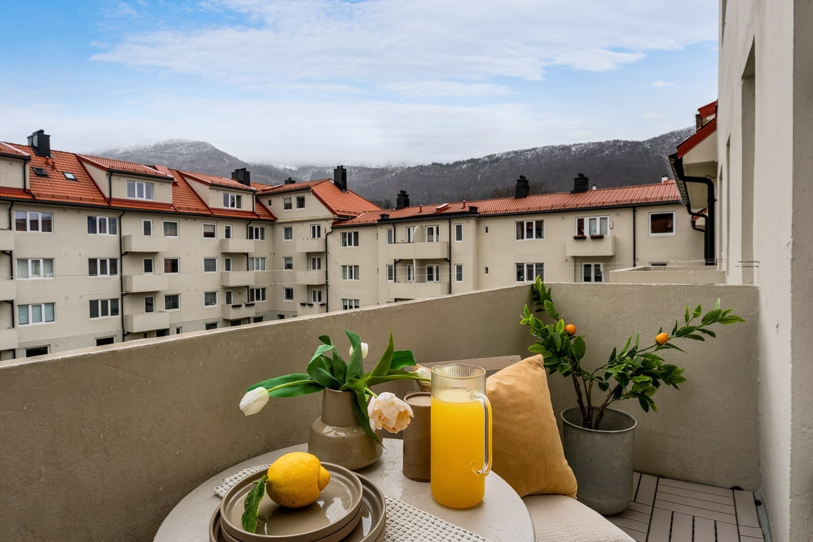 - Balkongen ble pusset opp og malt i 2022 - Galleribilde