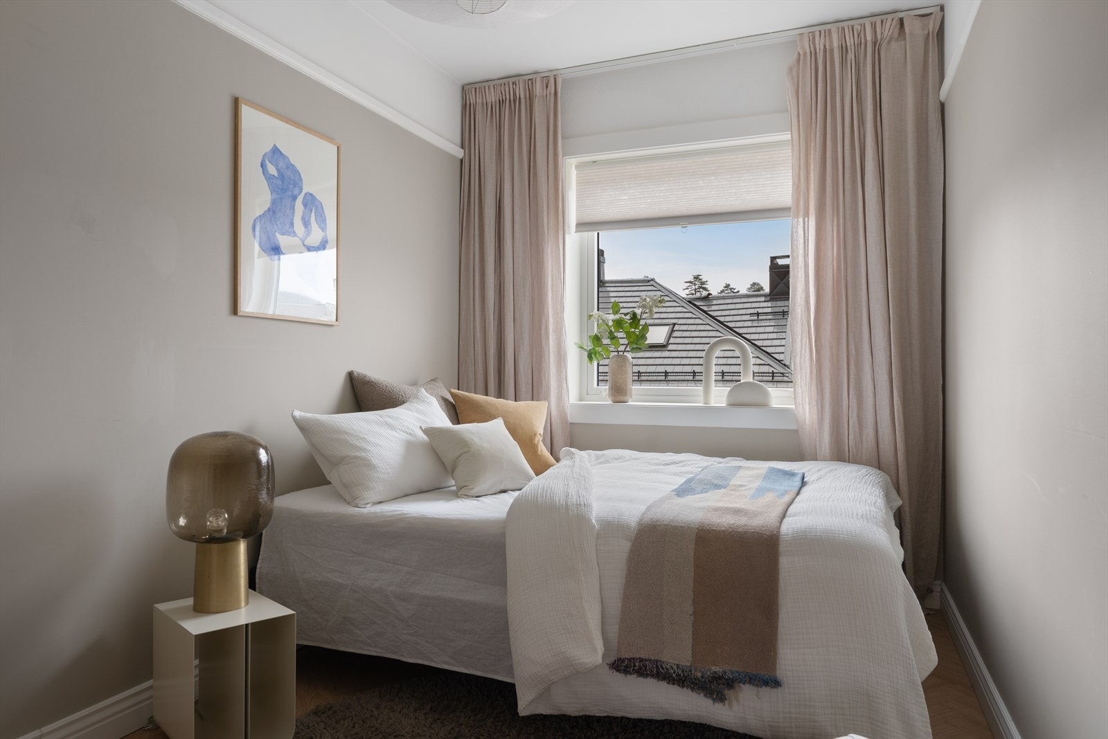 - Dette soverommet er også av god størrelse og måler 9,7 m² - Galleribilde