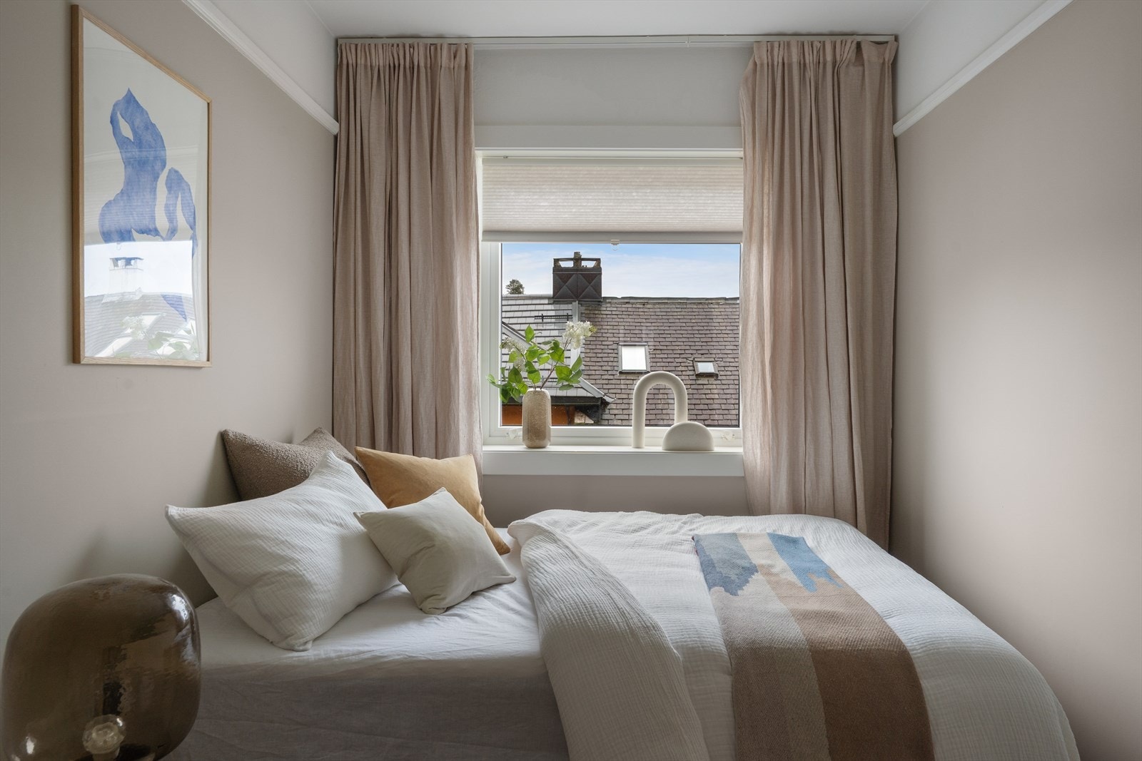 - Begge soverom har store vinduer - Galleribilde