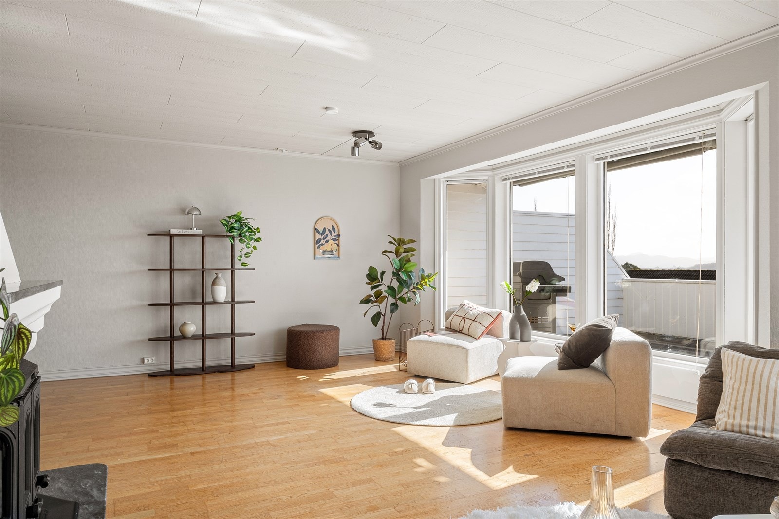 Stuen har også en egen spisesone for å samle familier og venner. Galleribilde