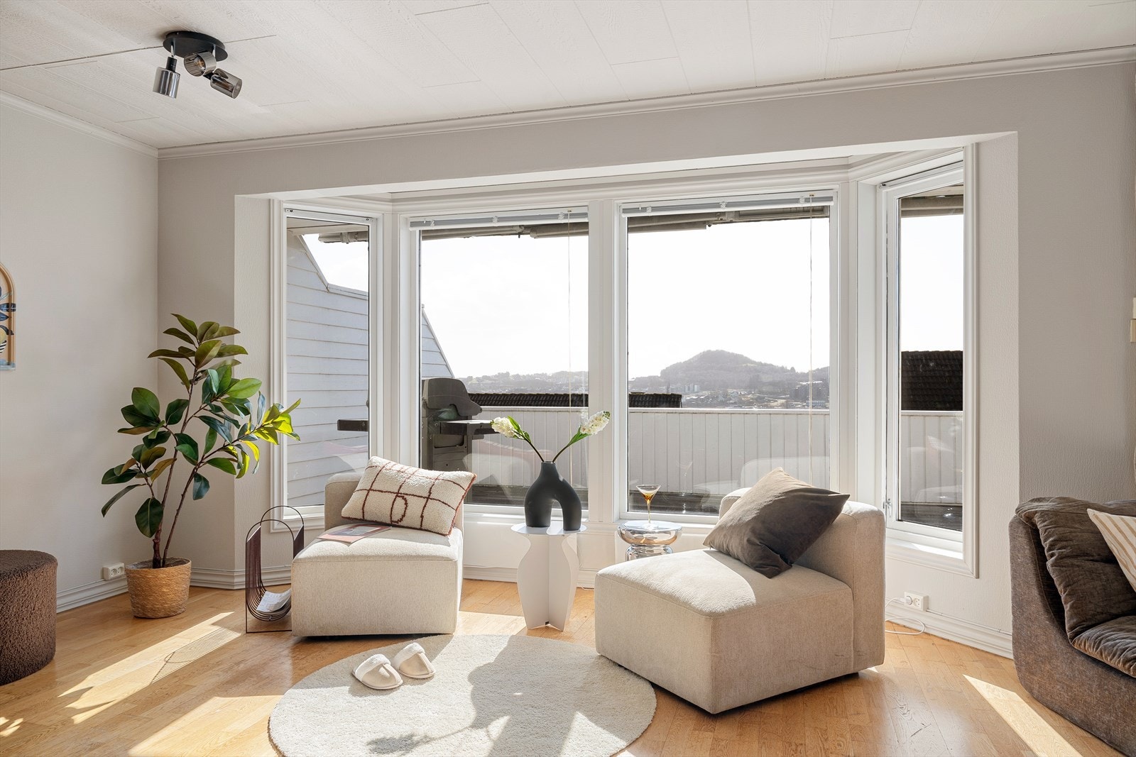 Fra stuen har du direkte adkomst til terrassen. Galleribilde