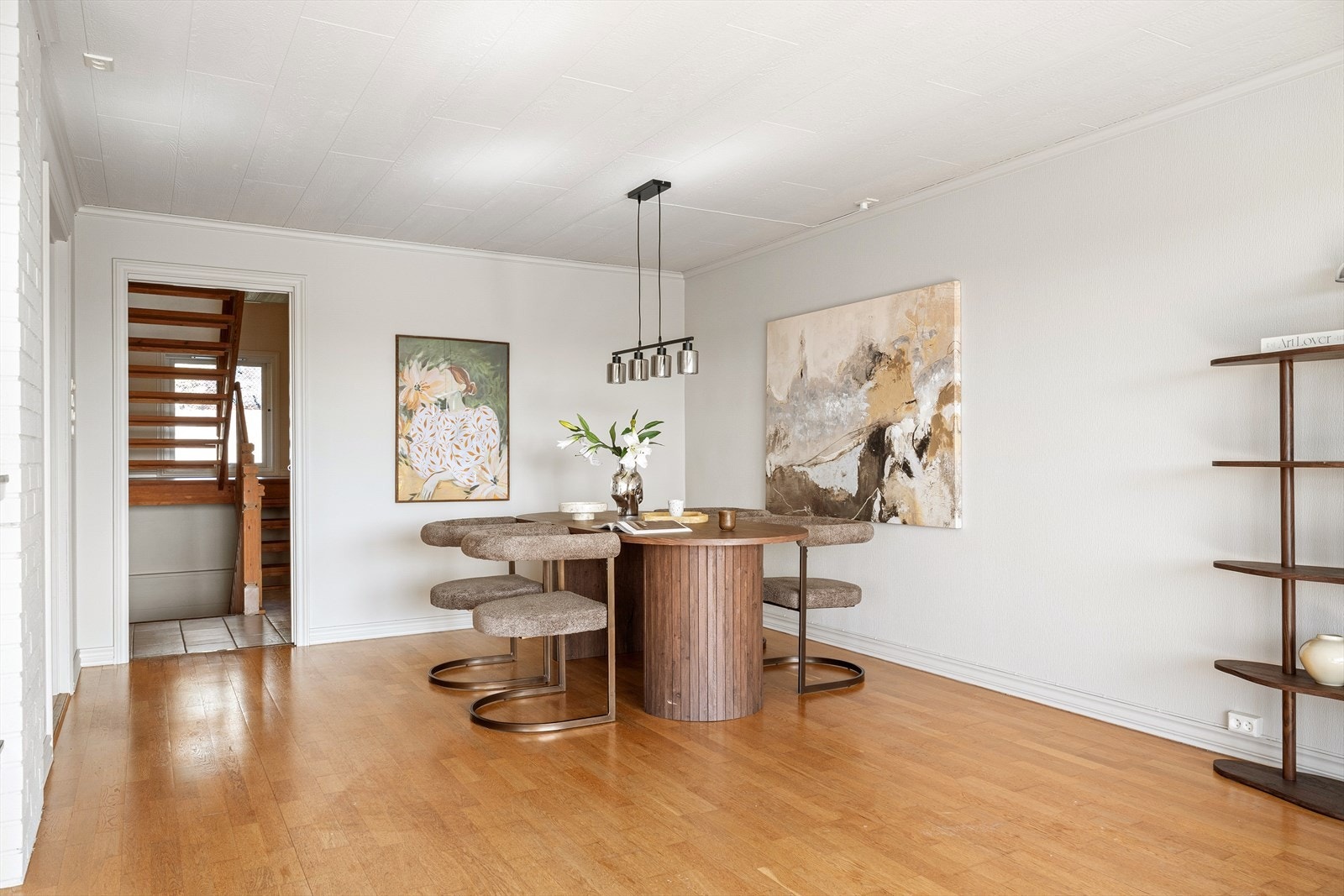 Koselig spisegruppe med god plass Galleribilde