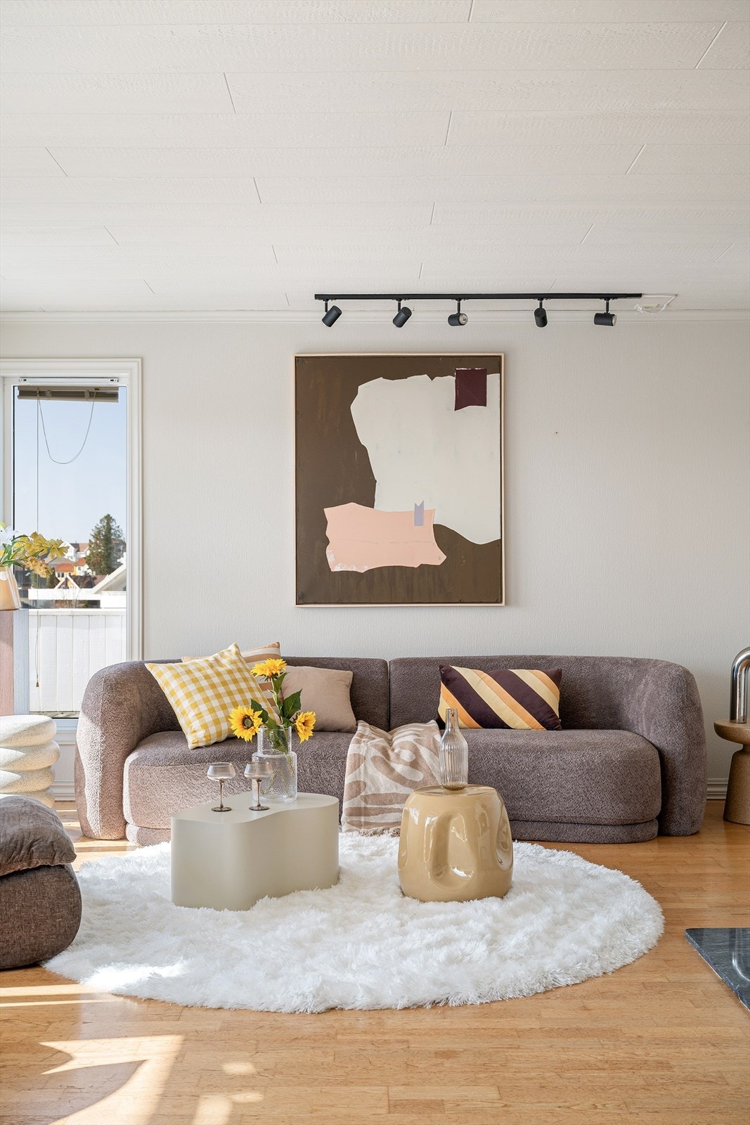 God plass til både sofagruppe og sosiale soner. Galleribilde