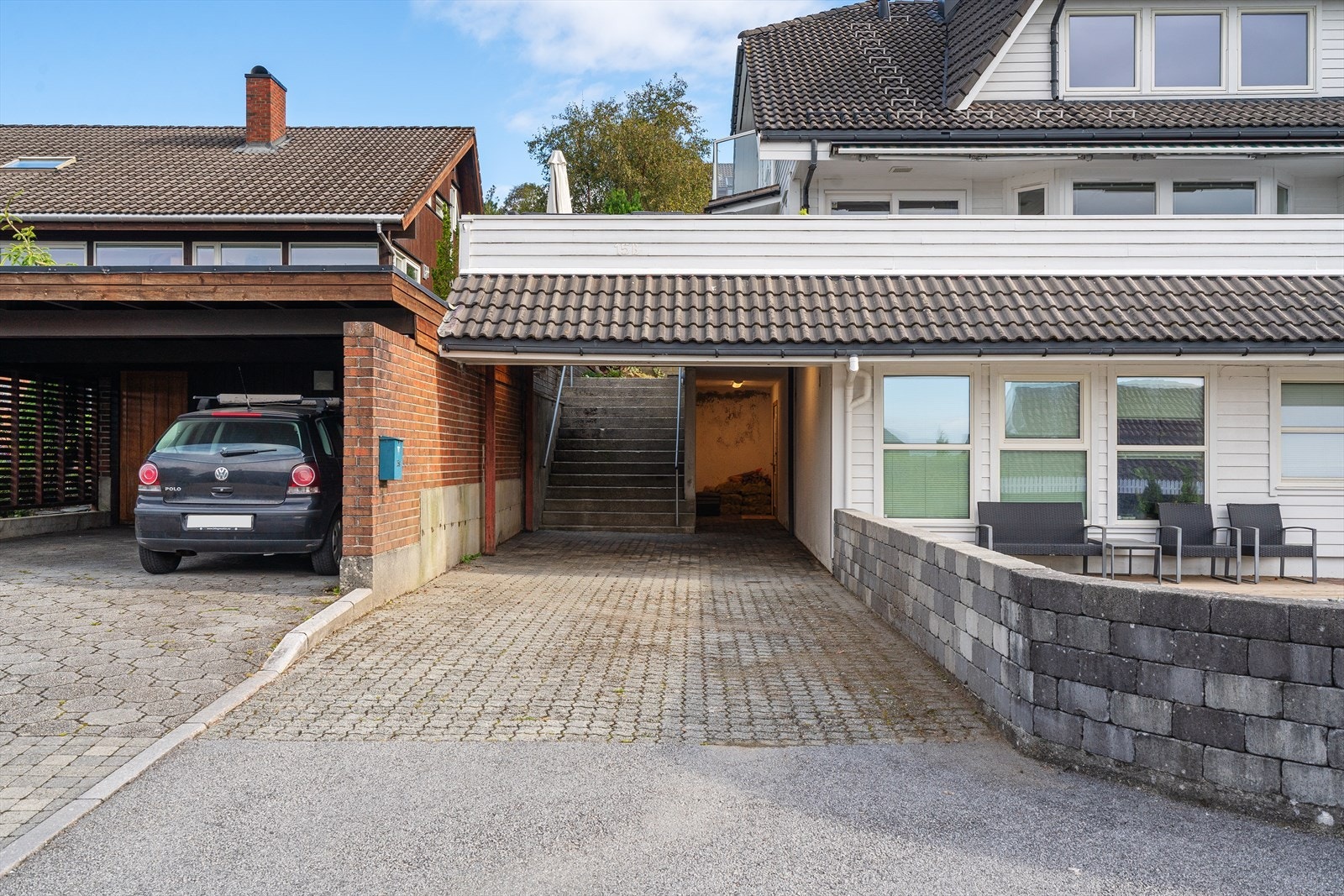 God parkering på egen grunn både under tak og under åpen himmel Galleribilde