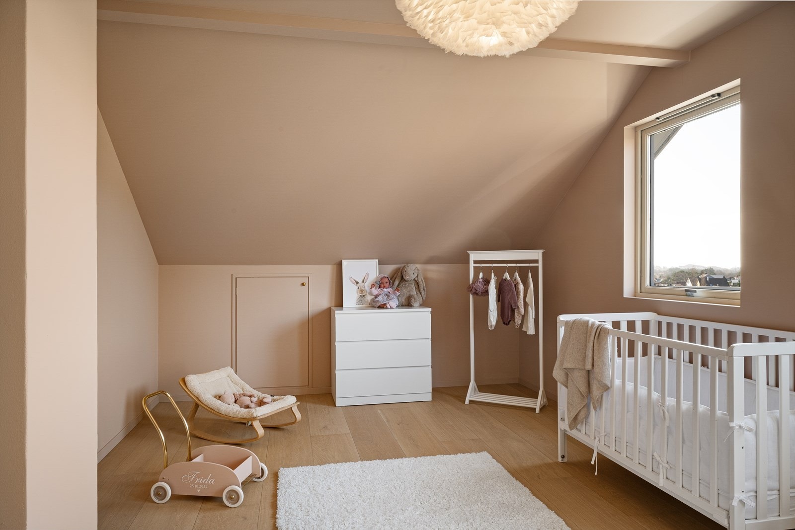 God lagring i knekott, samt på koffertloft Galleribilde