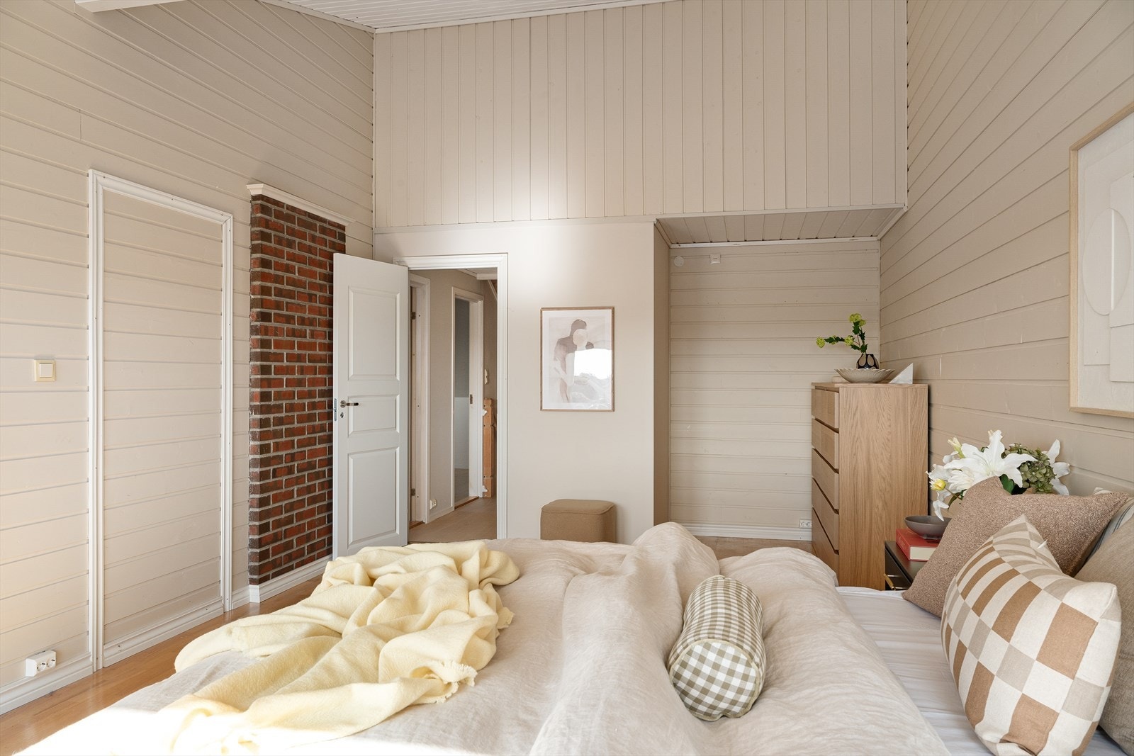 Hovedsoverommet har også svært god takhøyde i deler av rommet Galleribilde