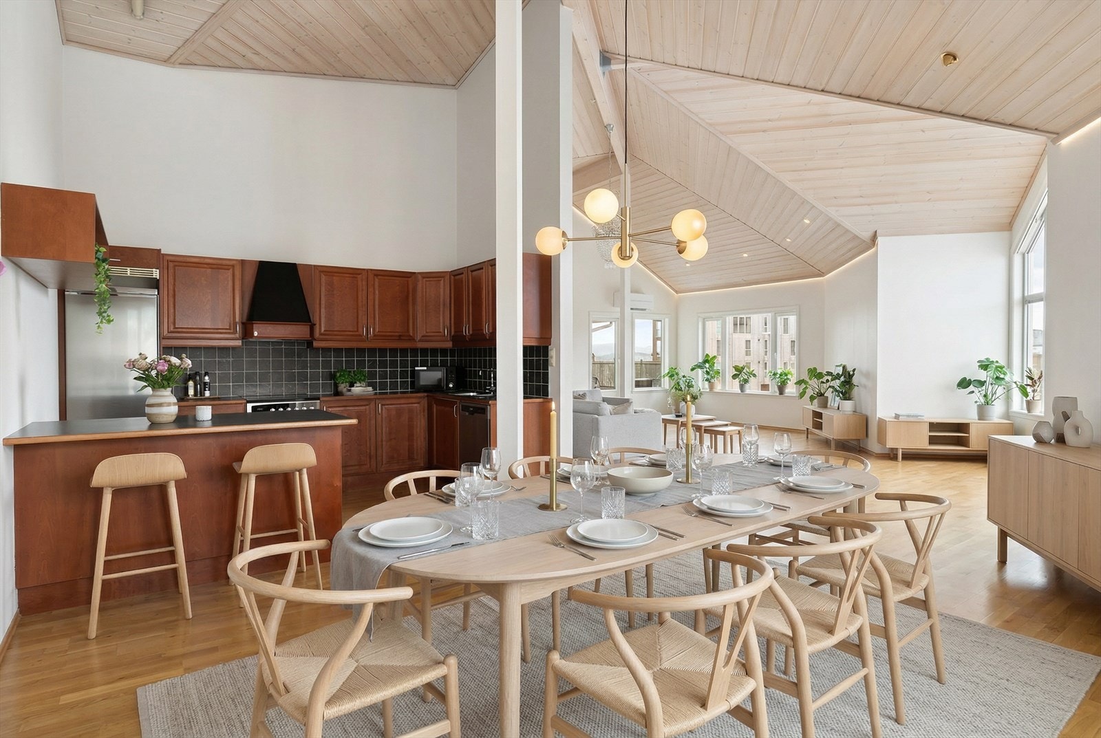 Romslig og innbydende toppleilighet med sentral beliggenhet i populære Verksgården! Galleribilde