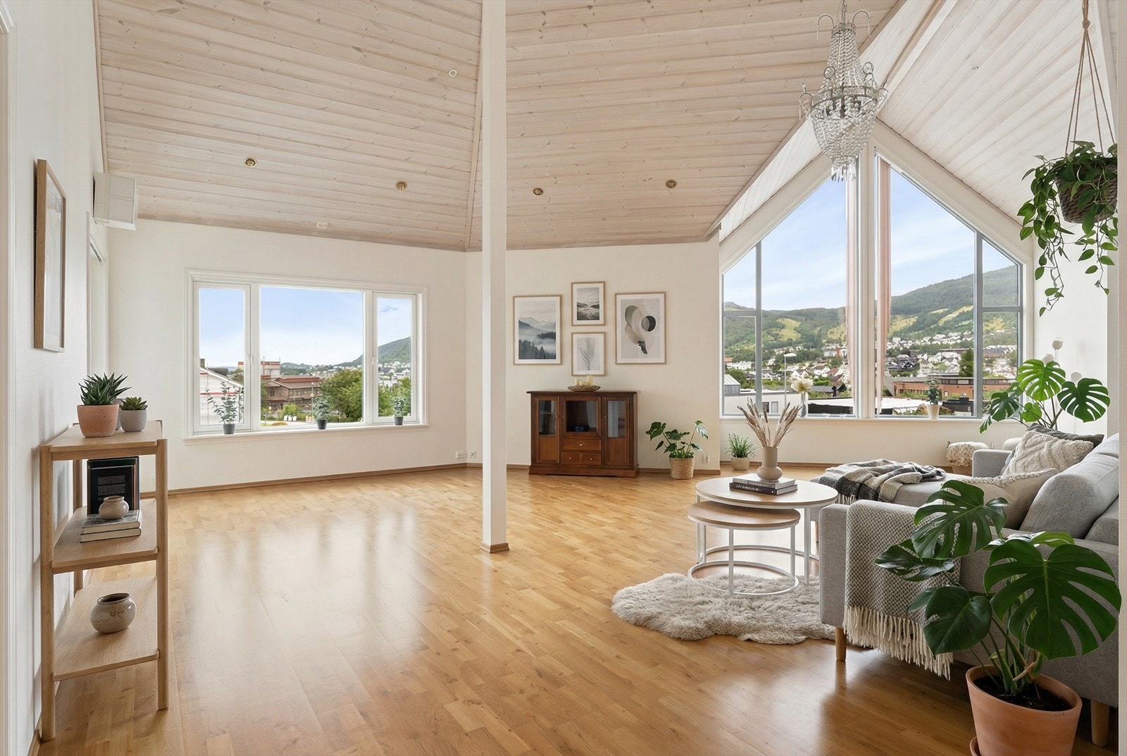 (de tre første bildene inneholder digital styling) Galleribilde