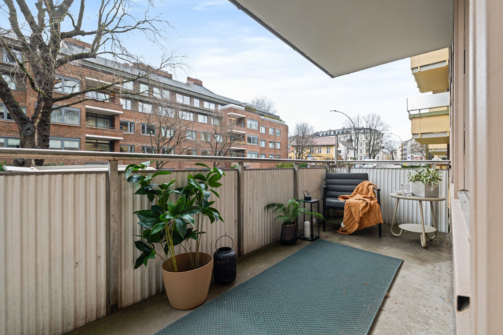 Fra stuen er det utgang til en romslig nordvest-vendt balkong. Galleribilde
