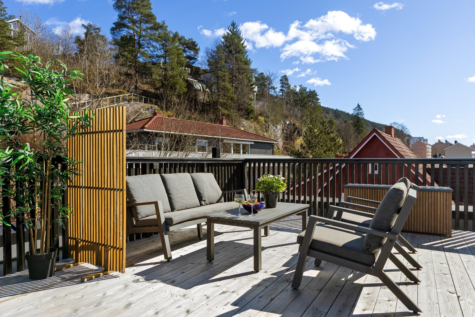 Takterrassen er perfekt for rolige morgenstunder og hyggelige sommerkvelder. Galleribilde